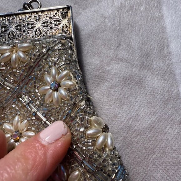 VINTAGE SILVER EVENING BAG PURSE Made in Hong Kong with PEARL DETAIL - Picture 5 of 6